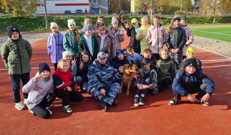 Оленегорский полицейский-кинолог показал мастерство и выучку служебной собаки